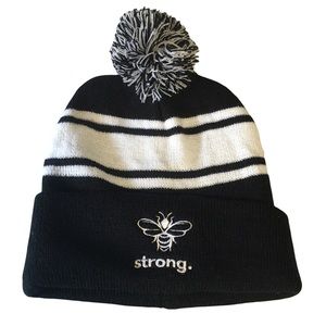 Unisex Toboggan beanie knit sock cap with pom pom black & white BEE STRONG NWOT